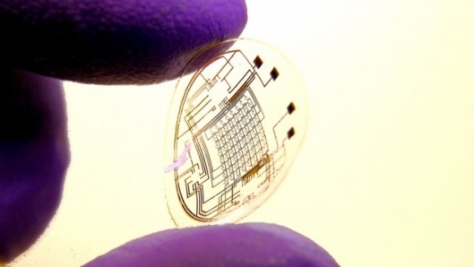 Electronic Contact Lens promises bionic capabilities for everyone