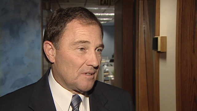 Gov. signs bill banning smoking in car with kids