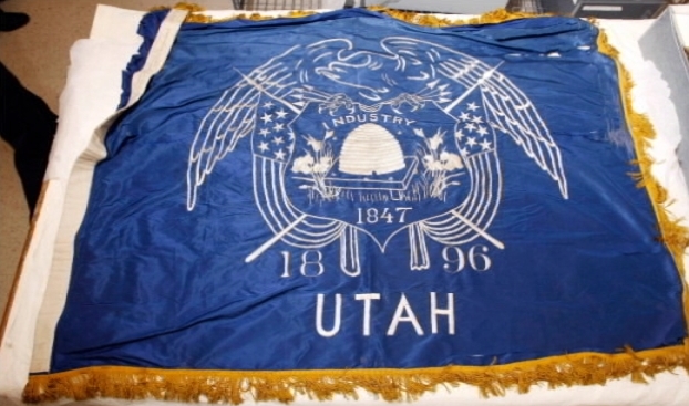 The correct version of the Utah state flag includes the 1847 on the shield