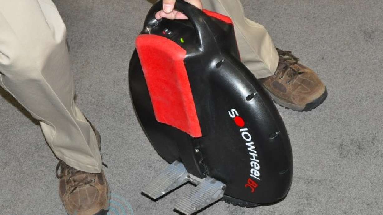 Solowheel self-balancing unicycle is as easy to ride as it is to afford (video)