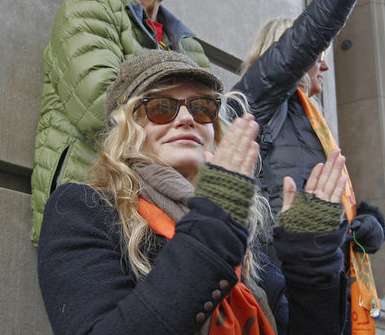 Actress Daryl Hannah joined protesters in Salt Lake City Monday to support environmental activist Tim DeChristopher.