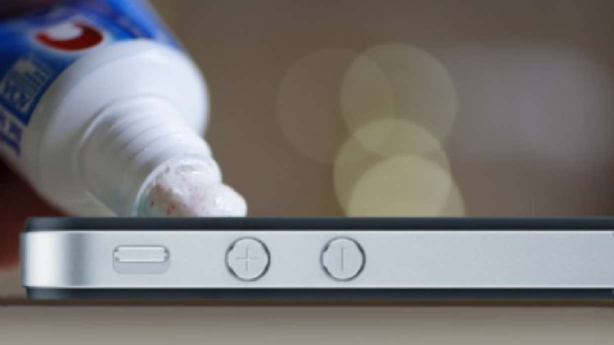 Remove Screen Scratches with Toothpaste