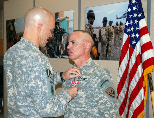 Utah guardsman colonel receives Bronze Star 