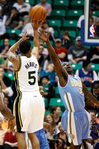 Jazz PG Devin Harris shoots voer the Nuggets Ty 
Lawson (AP Photo)