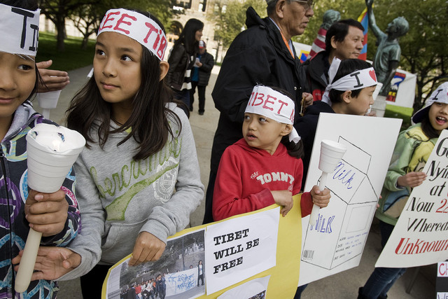 Tibetans in Utah gather for candlelight vigil