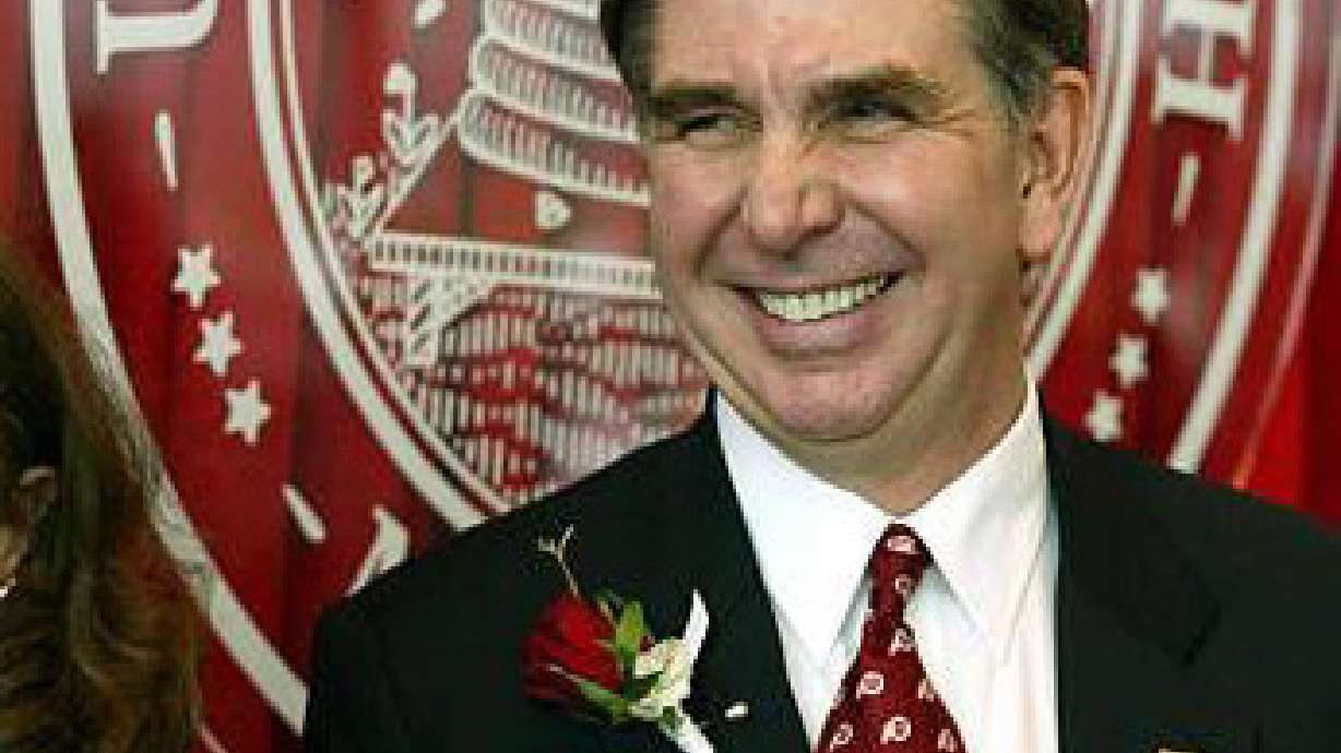 Regents approve contract for incoming UW president