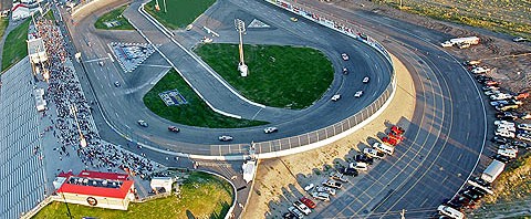 Oval racing kicks off 15th season for RMR