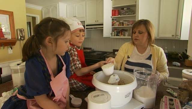 Kim Kettle spends time making cookies with her niece and nephew.