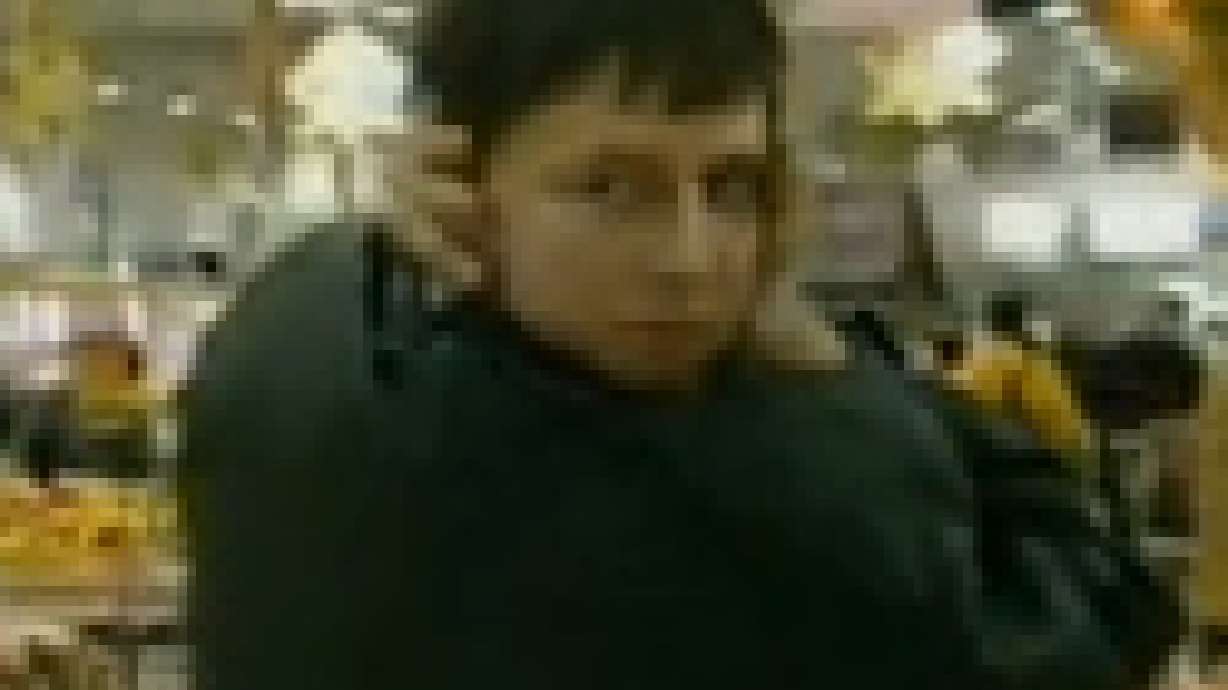 Man Turns His Head 180 Degrees