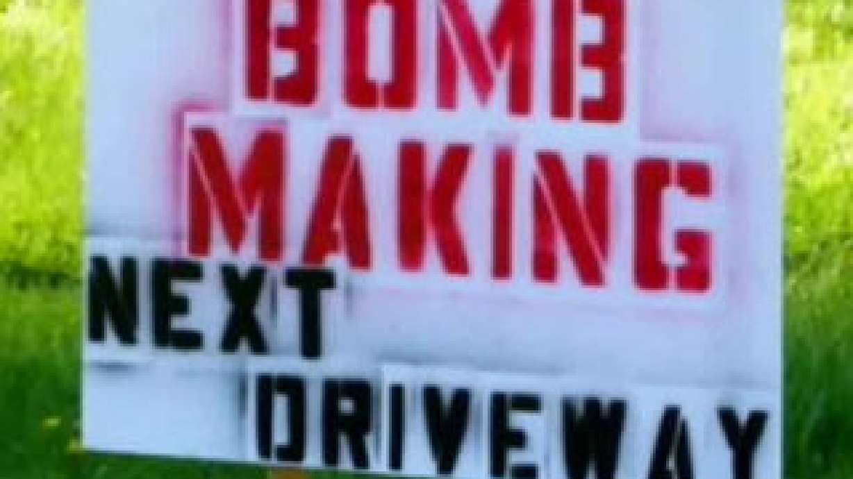 New York Man Puts 'Bomb Making Next Driveway' Sign In Mosque-Adjacent Yard