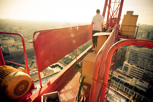 New death-defying internet meme puts photographers on rooftops