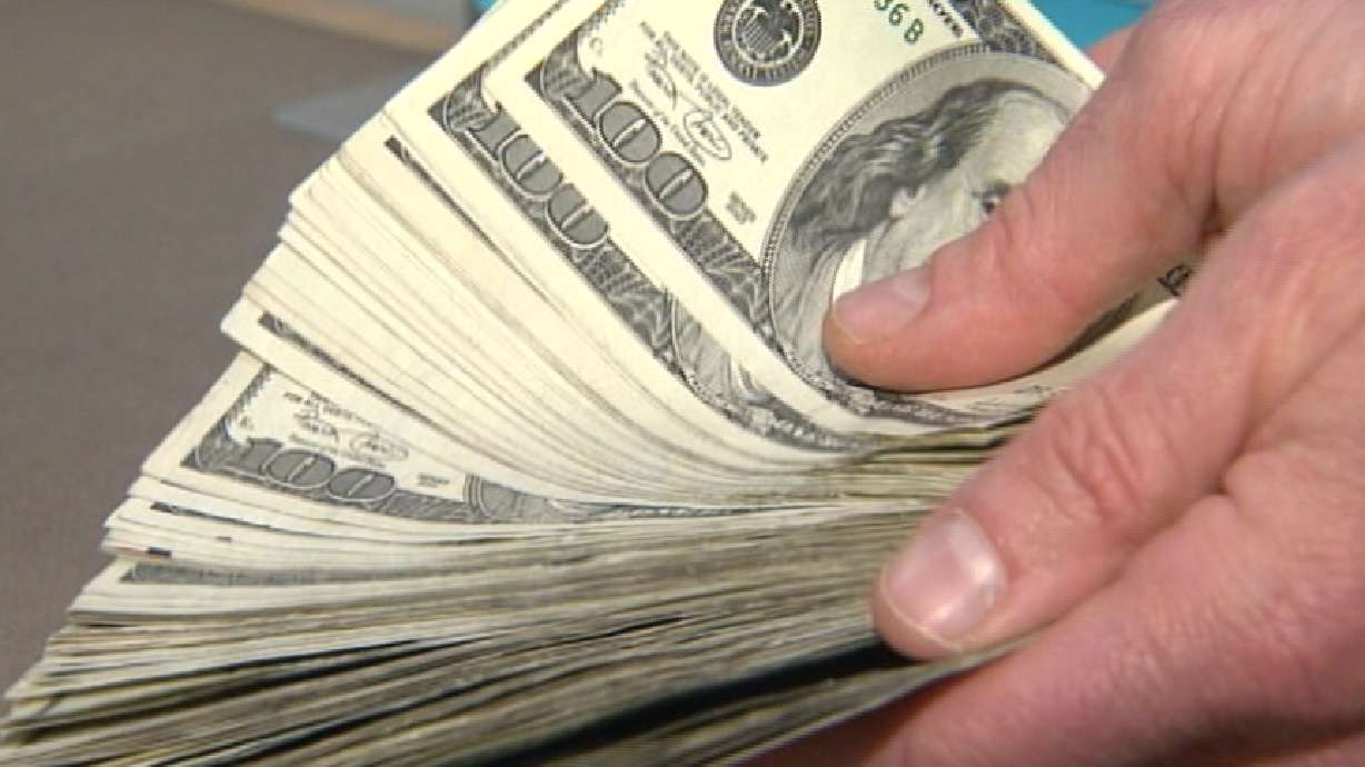 Guv proposes hold on raises for college, university presidents