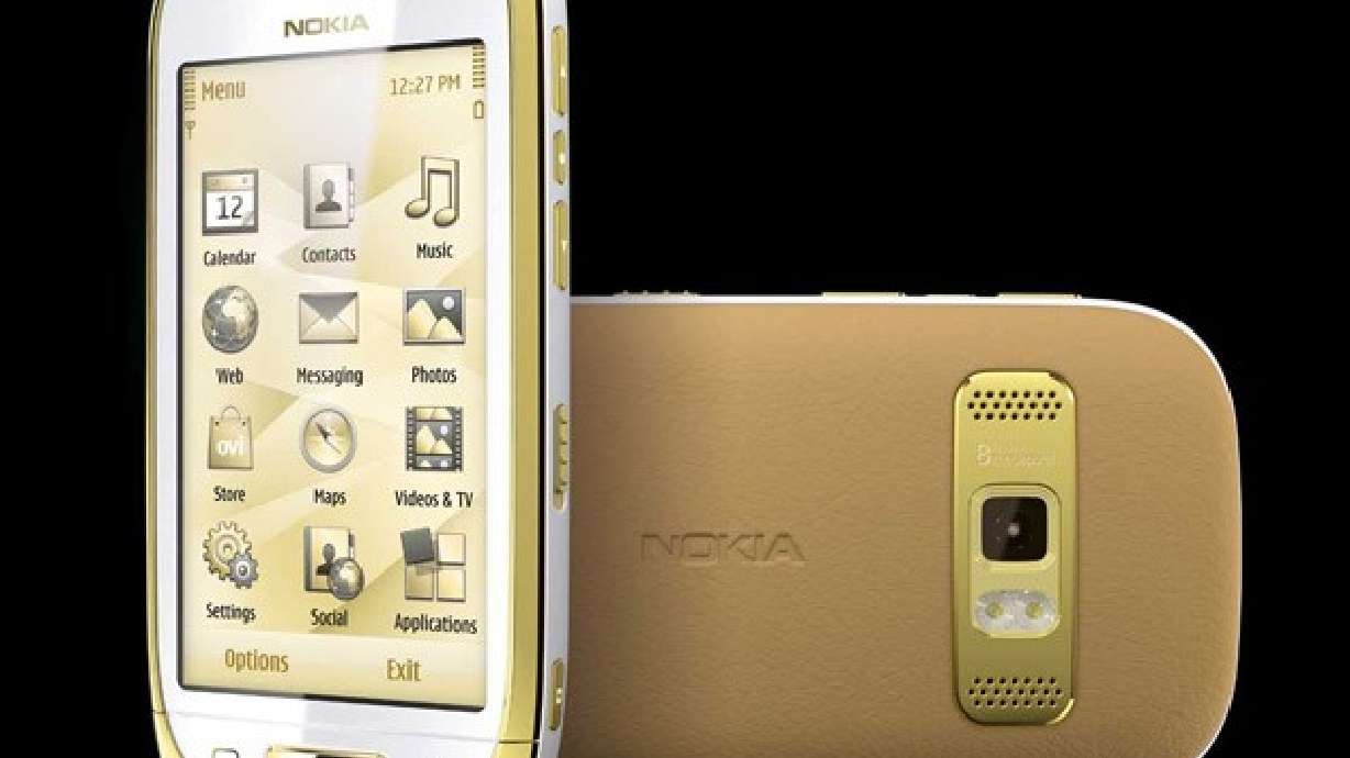 Nokia Oro is covered with 18ct gold on the outside, tinged with Symbian regret inside