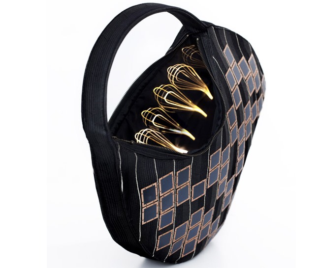 DIFFUS Solar-Panel Handbag Can Charge Gadgets