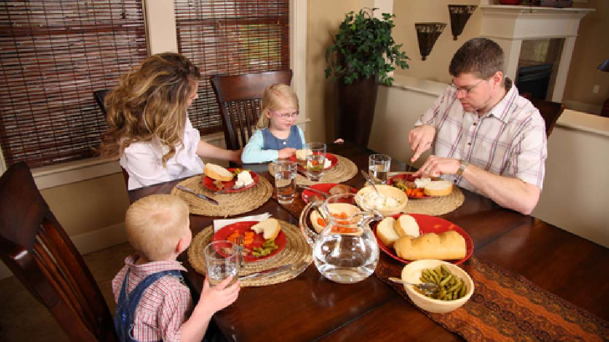 8 easy ways to bring your family closer