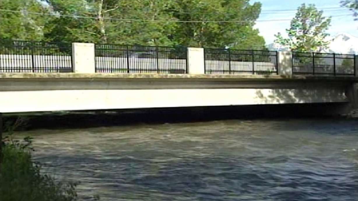 Kayakers discover body in Provo River