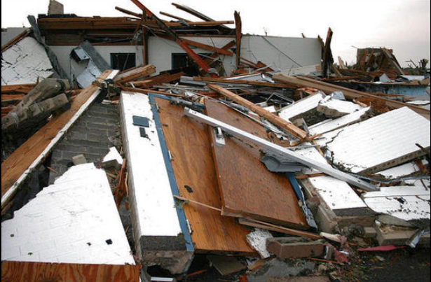 Behind the scenes with a Missouri tornado photographer