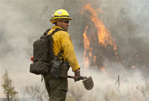 Five Utah wildfire crews fight 400,000-acre Arizona fire
