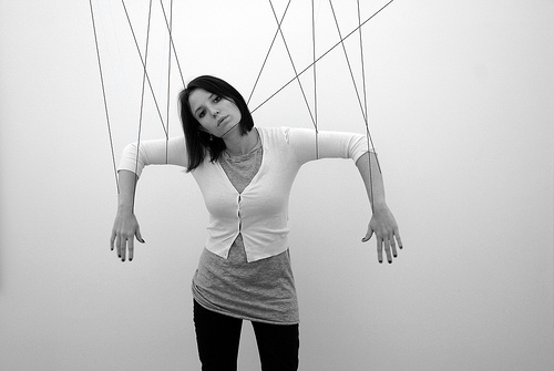 12 Devious Tricks People Use To Manipulate You