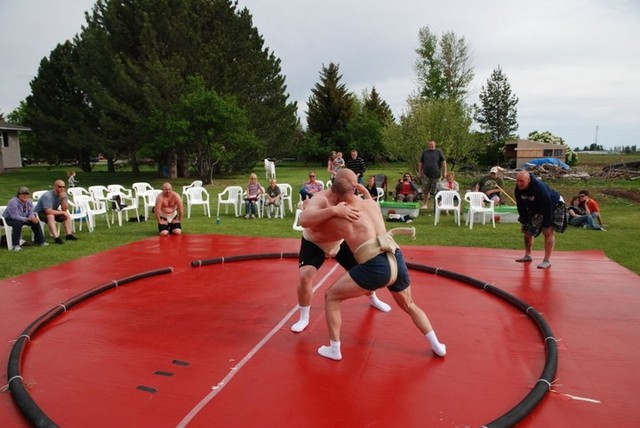 Local professor doubles as a sumo wrestler
