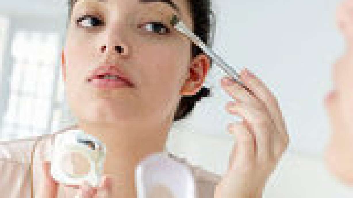 Woman Quits Over Pressure From Employers to Put on Makeup