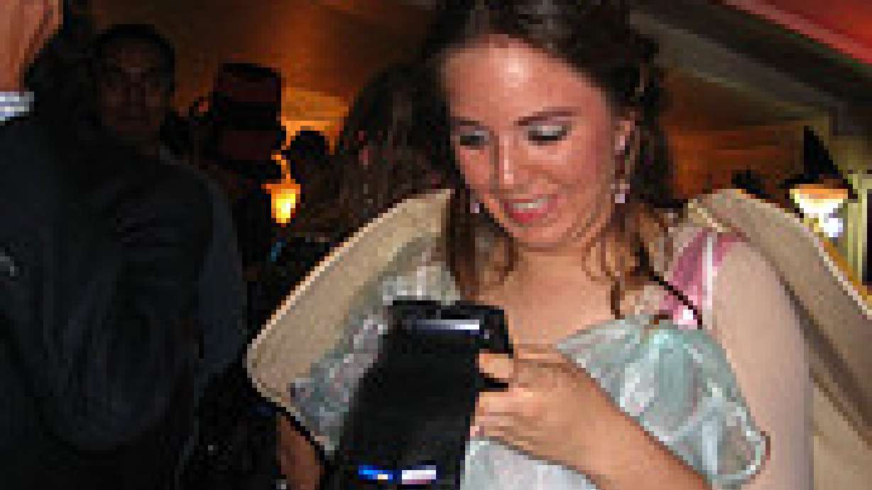 Why Text Messages Cost Cellular Companies Virtually Nothing