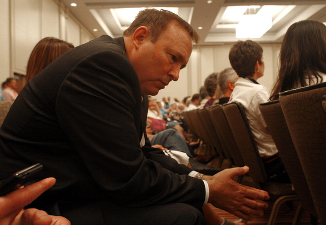 Democrats threaten lawsuit if new congressional map doesn't change