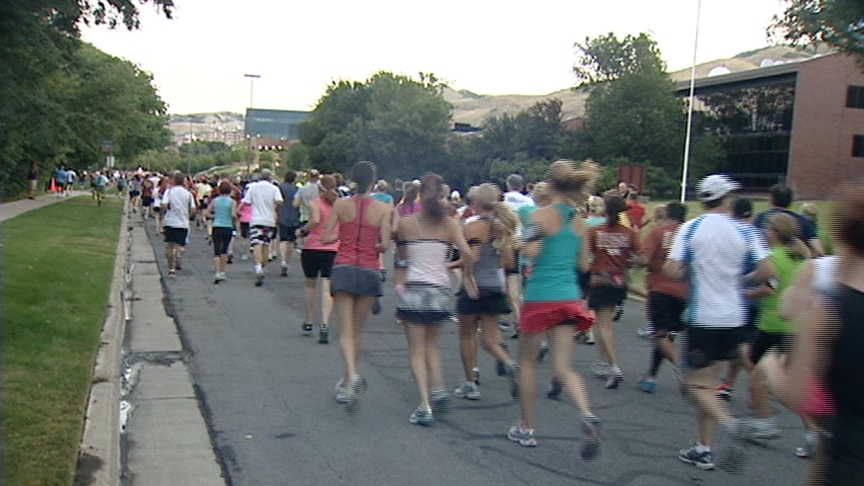 Some Utahns lace up to celebrate holiday in runners' fashion