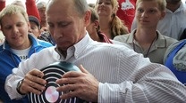 Putin Bends Cooking Pan With Bare Hands [Russia]