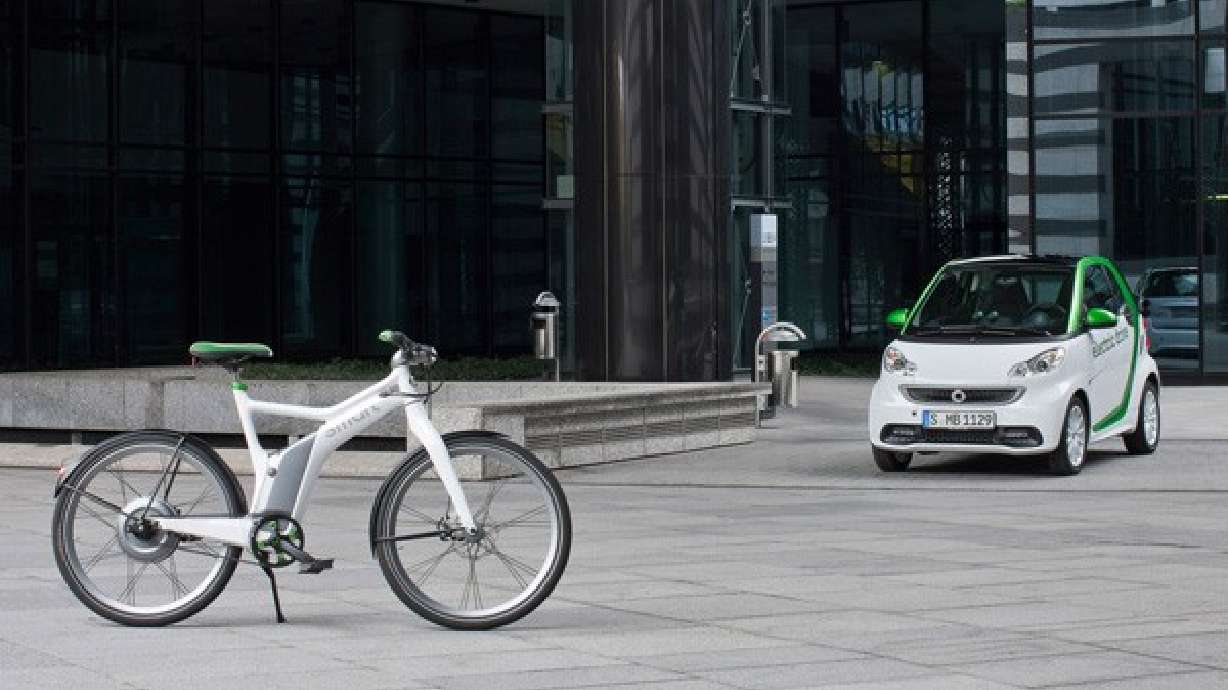 Third generation Smart Fortwo ditches Tesla powertrain, gains two wheeled cousin