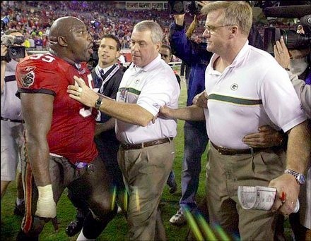 Tampa Bay Buccanneers to use iPads as playbooks, not PlayBooks