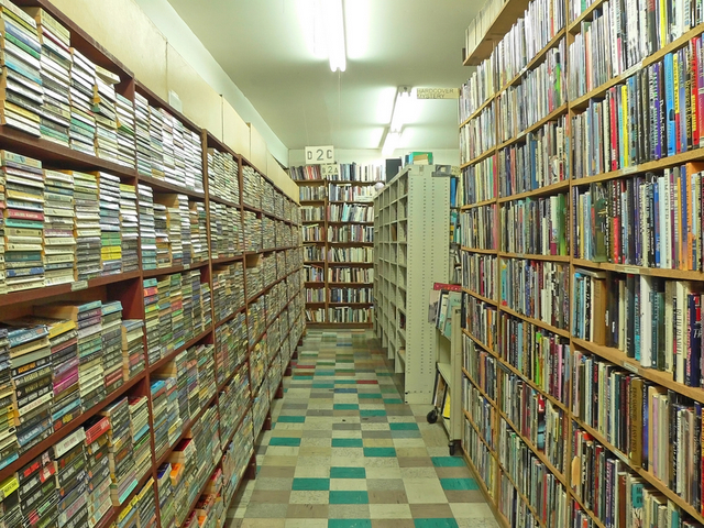 Blyph.com offering free alternative to expensive textbooks