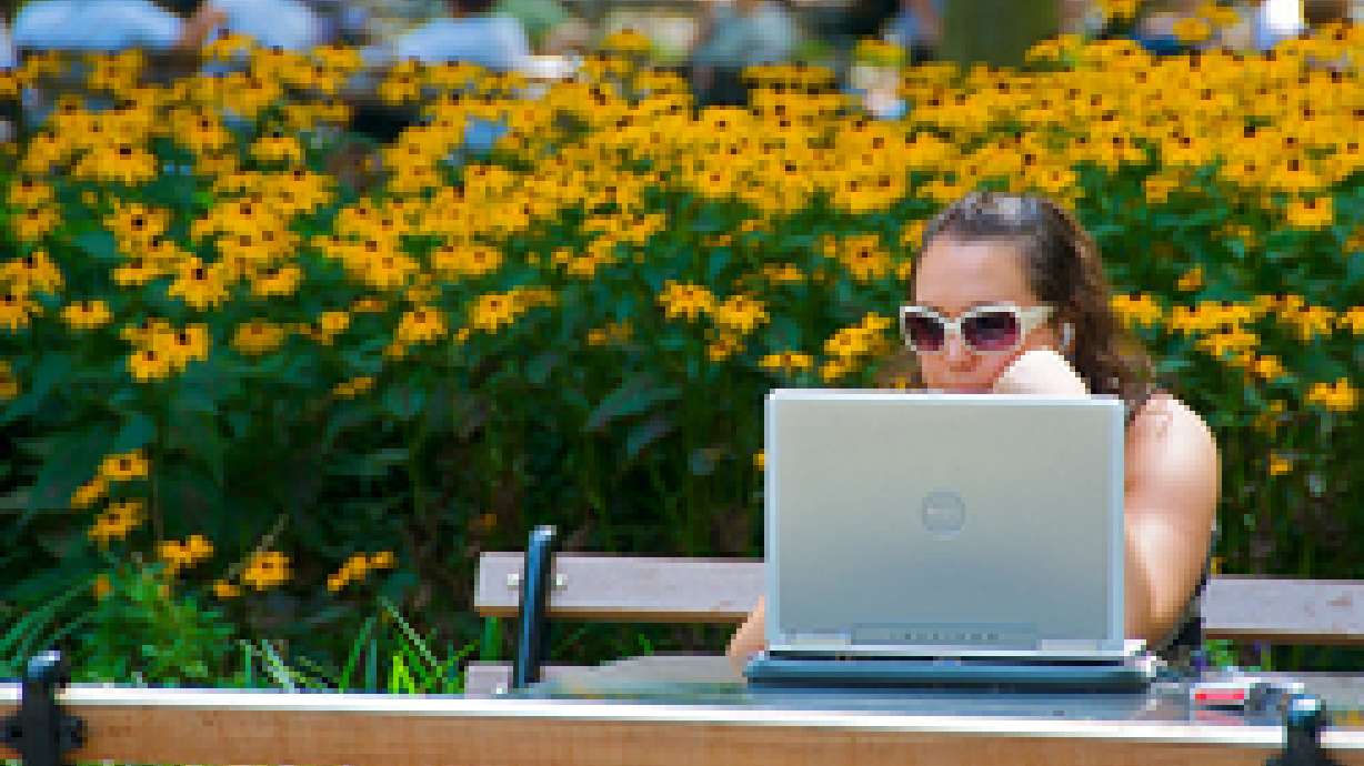 6 Signs That a Winning Notification Email Is a Fake