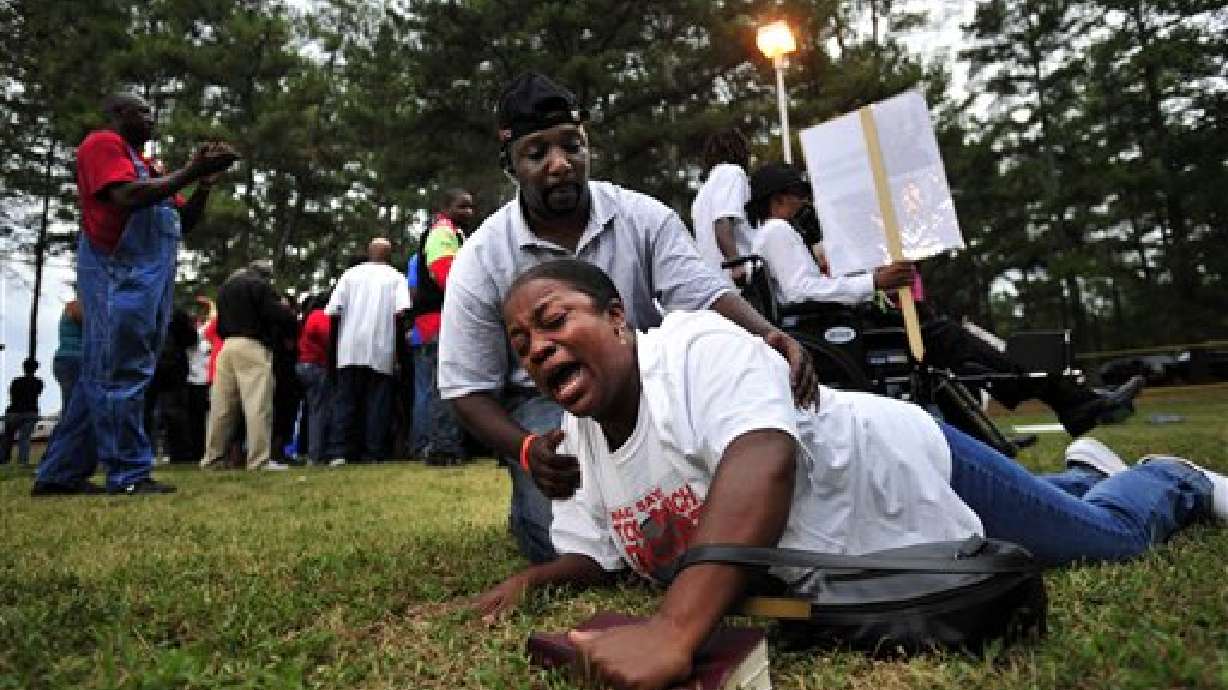 Davis' backers seek next step after execution