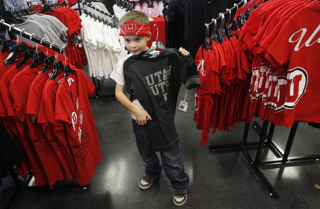 With move to Pac-12, U. sees more knock-off merchandise