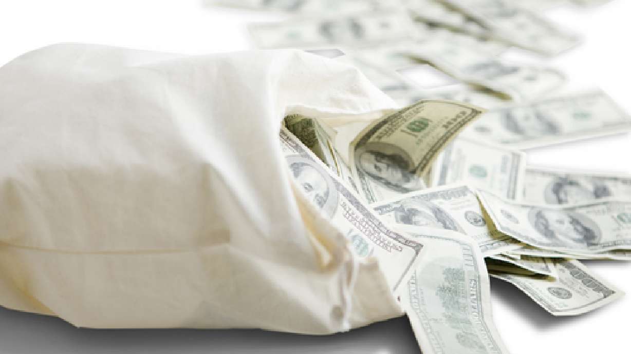 Man grabs cash from Logan car dealership