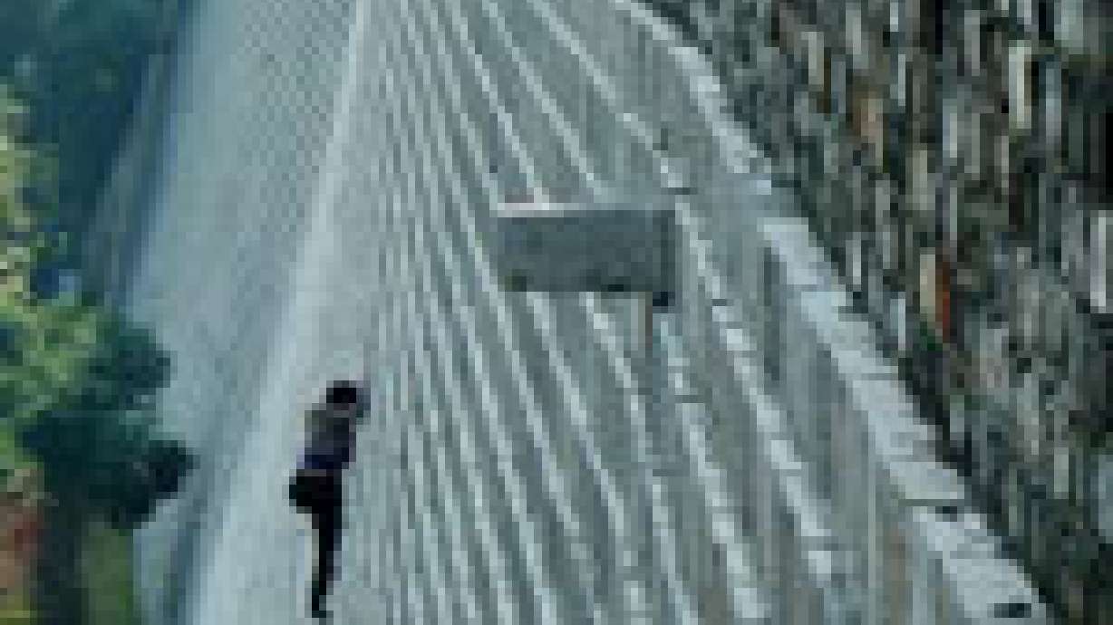 Woman Climbed the Great Wall of China to Avoid £2.50 Admission Fee