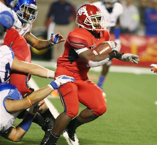 Fresno State's Robbie Rouse runs past Boise State defenders. (AP Photo/Gary Kazanjian)