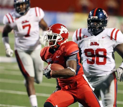 Fresno State's Jalen Saunders runs past Mississippi's Uriah Grant. (AP Photo/Gary Kazanjian)