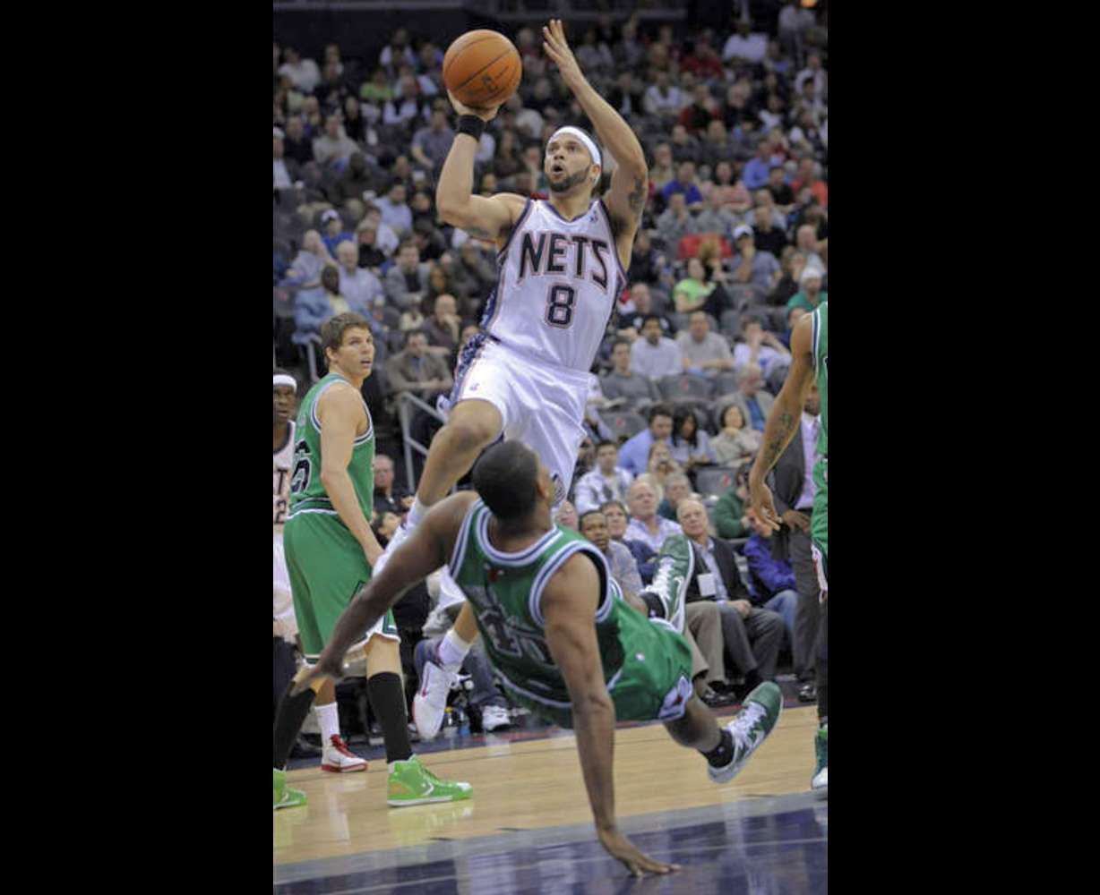 The New Jersey Nets' Deron Williams against the Chicago Bulls. (AP Photo/Bill Kostroun)