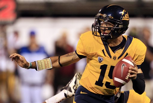 Cal QB Zach Maynard drops back to pass against USC. (AP Photo/Marcio Jose Sanchez)
