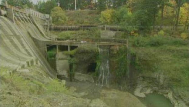 Dam explosion frees Washington river