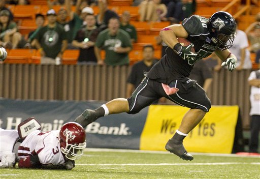 New Mexico safety Donyae Coleman (3) misses a 
tackle and watches as Hawaii running back Joey 
Iosefa (30) runs in for a touchdown. (AP 
Photo/Eugene Tanner)