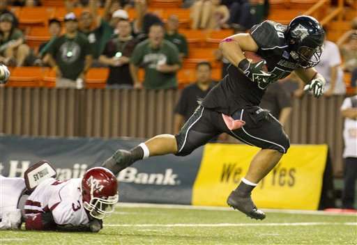 New Mexico safety Donyae Coleman (3) misses a
tackle and watches as Hawaii running back Joey
Iosefa (30) runs in for a touchdown. (AP
Photo/Eugene Tanner)