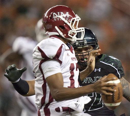 New Mexico quarterback Travaughn Colwell (17) 
attempts to escape from Hawaii defensive 
lineman Paipai Falemalu . (AP Photo/Eugene 
Tanner)
