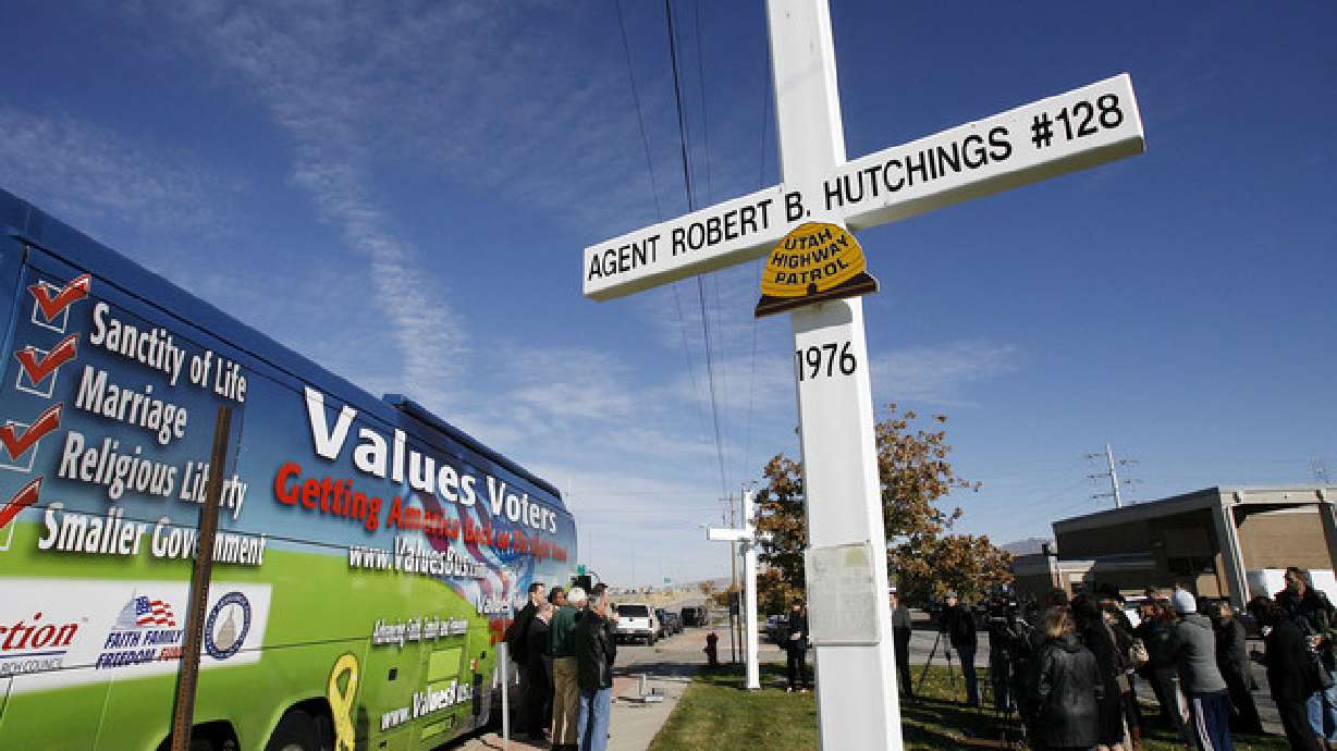 Carl Wimmer proposes bill to keep roadside crosses