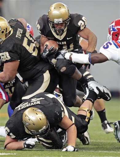 Idaho runningback Princeton McCarty leaps over
offensive lineman Tyrone Novikoff as Louisiana
Tech linebacker Jay Dudley closes in.(AP
Photo/Dean Hare)