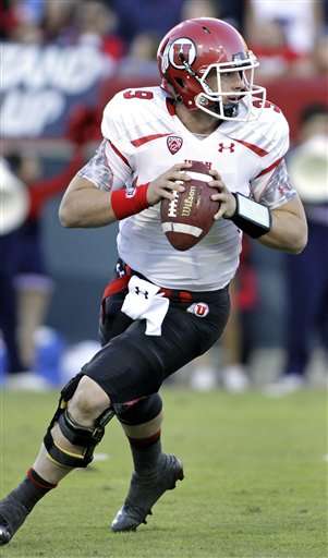 Utah quarterback Jon Hayes looks to pass
against Arizona. (AP Photo/John Miller)