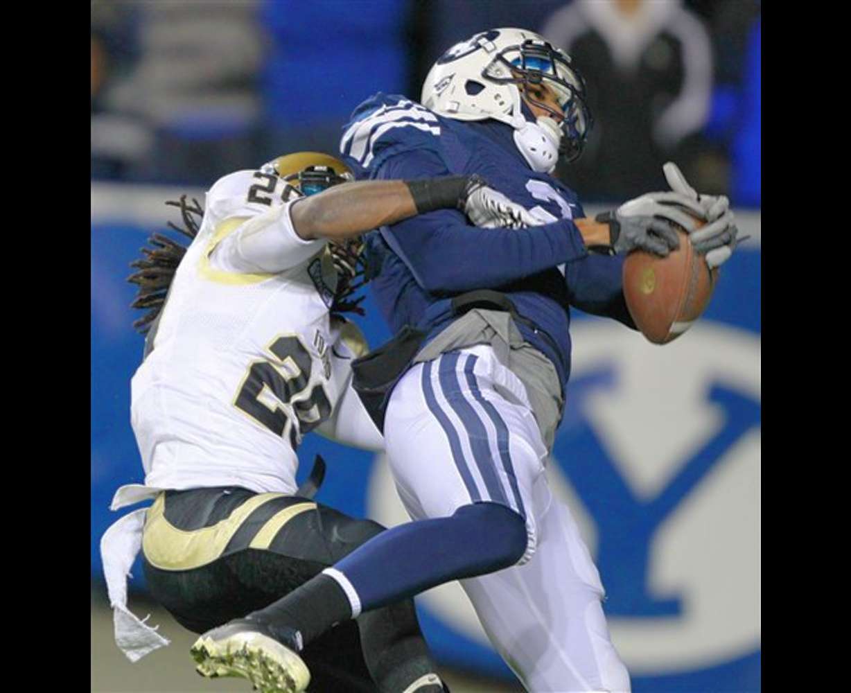BYU's Cody Hoffman, right, catches a touchdown
pass over Idaho's Matthew Harvey. (AP
Photo/George Frey)