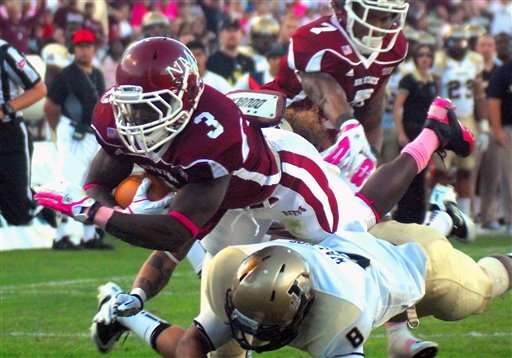 New Mexico State running back Kenny Turner
dives into the end zone for a touchdown against
Idaho. (AP Photo/Las Cruces Sun-News, Robin
Zielinski)